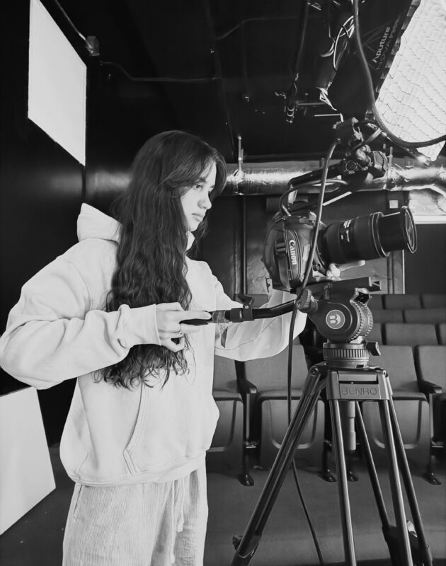 Eva Camera BW